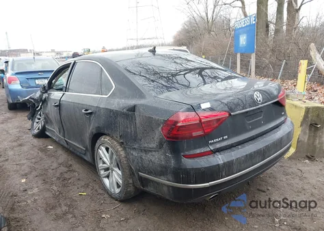 2017 Volkswagen Passat 1.8T Se z USA, uszkodzony, nr VIN 1VWGT7A30HC069379